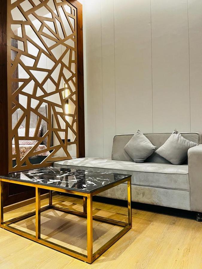 Luxe Apartment By Hey Studio'S Ghaziabad Dış mekan fotoğraf